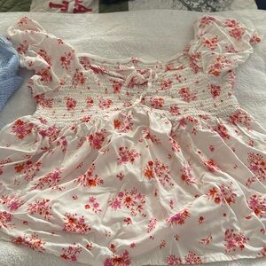 Two tops one blue one floral